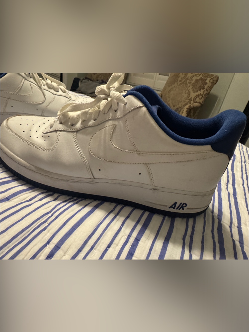 Nike White and Navy Low-Top Men’s Sneakers